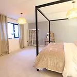 Cabot Mews Apartment 9