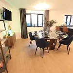 Cabot Mews Apartment 9