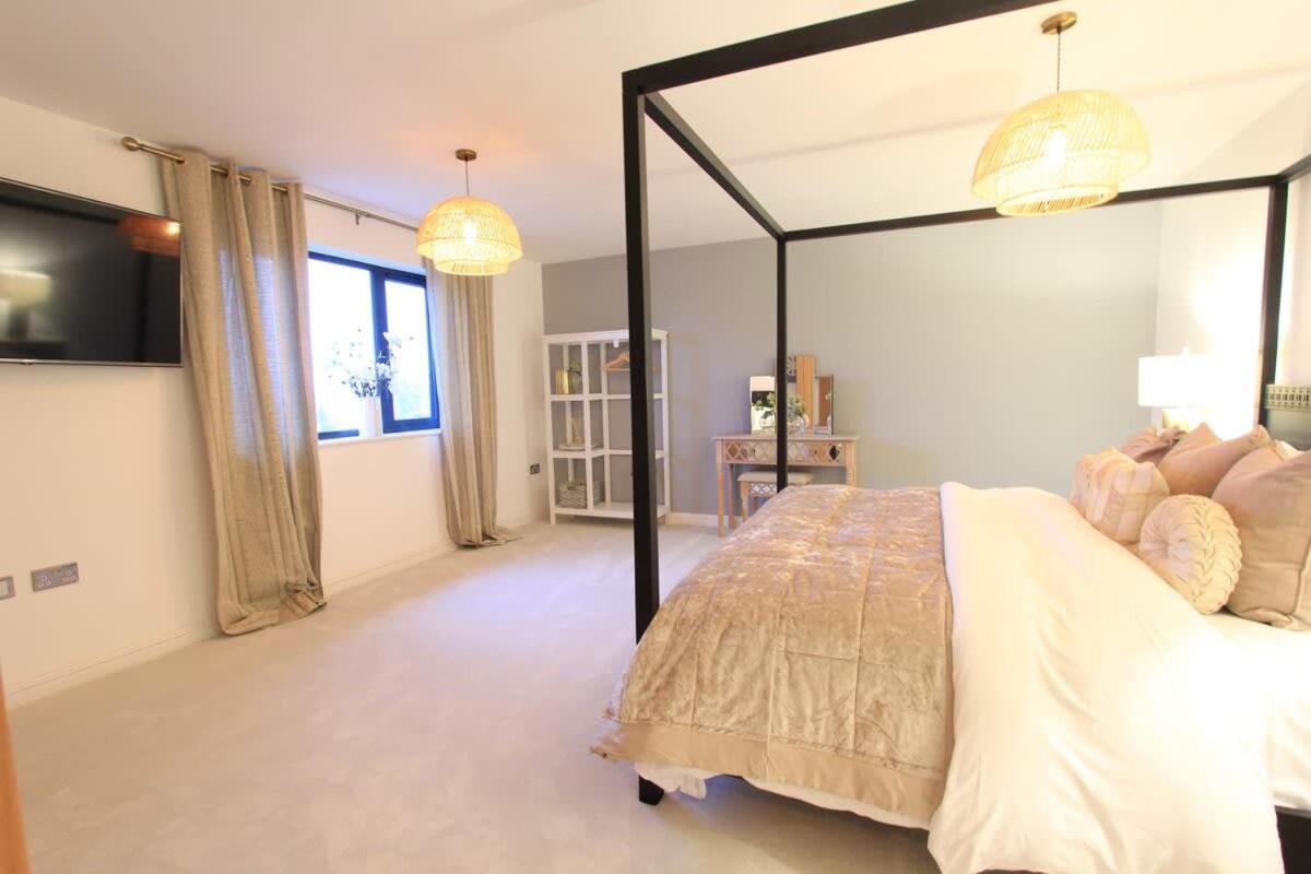 Cabot Mews 9 Apartment